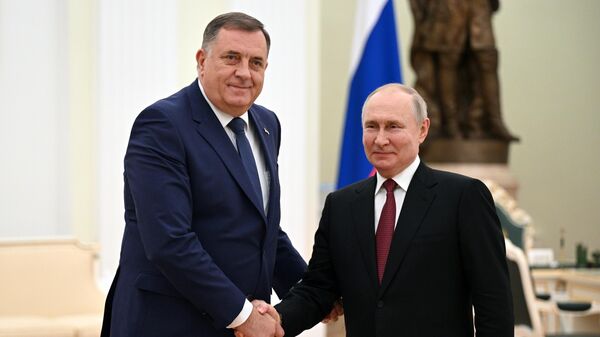 O presidente russo, Vladimir Putin, e o presidente da República Srpska, Milorad Dodik, mantêm conversações bilaterais em Moscou na terça-feira, 23 de maio - Sputnik Brasil