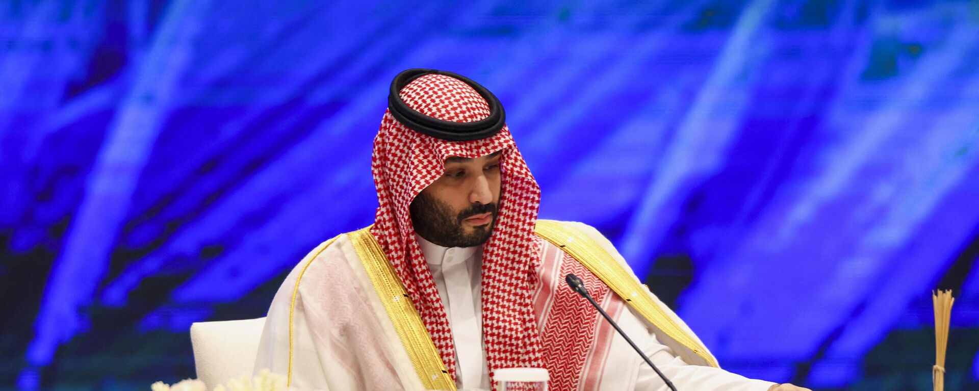 O príncipe herdeiro saudita Mohammed bin Salman participa do evento Diálogo Informal dos Líderes da APEC com Convidados durante a cúpula da Cooperação Econômica Ásia-Pacífico (APEC) em Bangkok em 18 de novembro de 2022 - Sputnik Brasil, 1920, 09.06.2023