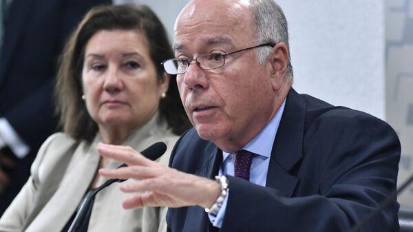 Ministro das Relações Exteriores do Brasil, Mauro Vieira discursa ao lado da embaixadora Maria Luiza Viotti, durante audiência no Senado Federal, em Brasília, 11 de maio de 2023
 - Sputnik Brasil
