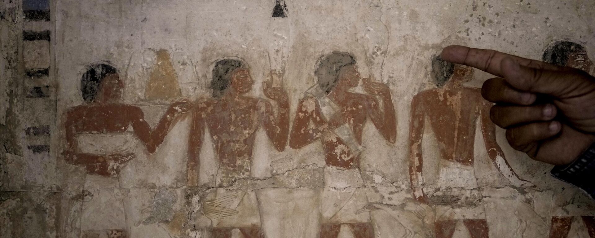 Tumbas e oficinas de mumificação de 2.500 anos são descobertas no Egito - Sputnik Brasil, 1920, 28.05.2023