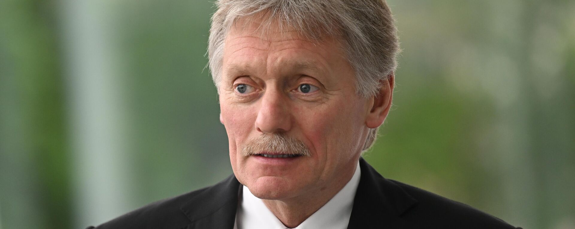 Dmitry Peskov, porta-voz presidencial da Rússia, fala em sessão plenária do Fórum Econômico Euroasiático em Moscou, Rússia, 24 de maio de 2023 - Sputnik Brasil, 1920, 03.06.2023