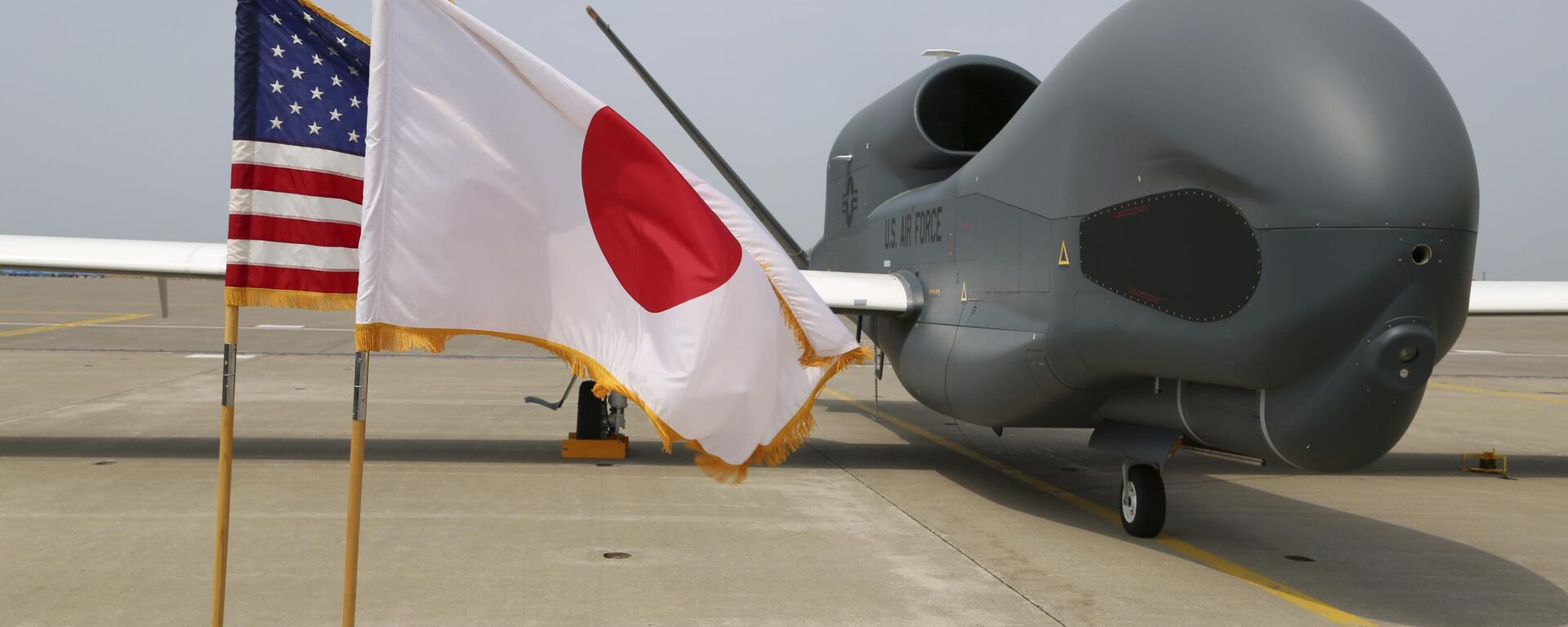 Drone de rastreamento Global Hawk no seu hangar na Base Aérea de Misawa, Japão, 30 de maio de 2014 - Sputnik Brasil, 1920, 08.06.2023