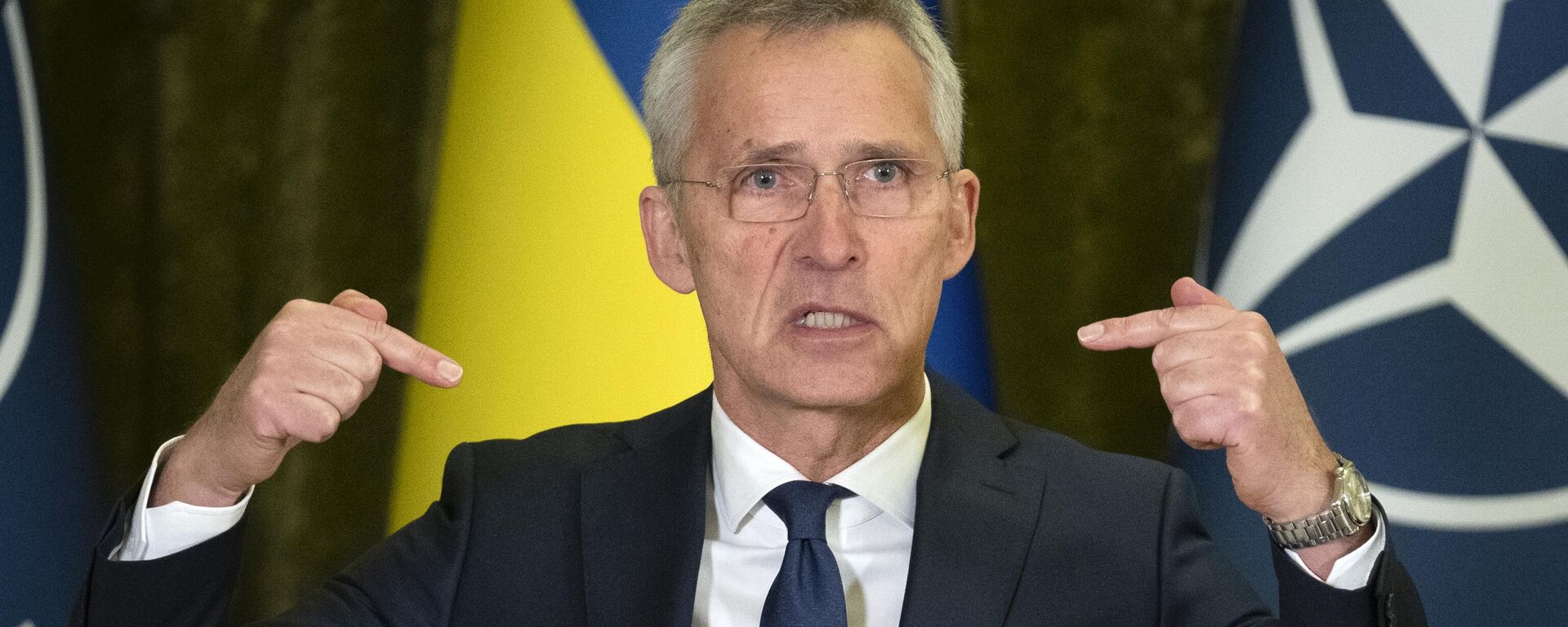 Secretário-geral da OTAN, Jens Stoltenberg, fala durante uma coletiva de imprensa conjunta com o presidente ucraniano Vladimir Zelensky em Kiev, 20 de abril de 2023. - Sputnik Brasil, 1920, 14.06.2023