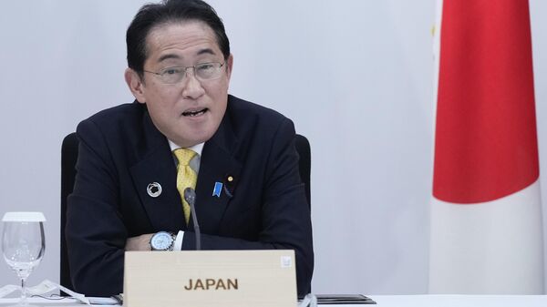 O primeiro-ministro japonês Fumio Kishida fala durante uma sessão de trabalho do G7 sobre alimentação, saúde e desenvolvimento durante a Cúpula do G7 em Hiroshima, Japão, 20 de maio de 2023 - Sputnik Brasil