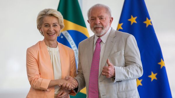 O presidente Luiz Inácio Lula da Silva recebe a presidente da Comissão Europeia, Ursula von der Leyen, no Palácio do Planalto, Brasília, 12 de junho de 2023 - Sputnik Brasil