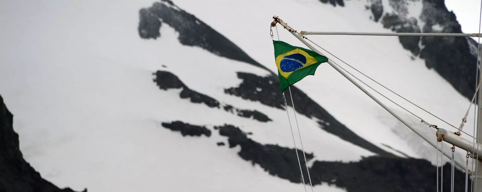 Vista da bandeira brasileira na base Comandante Ferraz, na Antártida - Sputnik Brasil, 1920, 13.06.2023