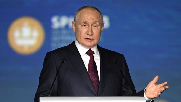 Vladimir Putin, presidente da Rússia, durante a sessão plenária do Fórum Econômico Internacional de São Petersburgo. Rússia, 16 de junho de 2023 - Sputnik Brasil