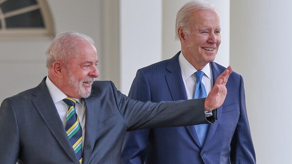 Presidente dos Estados Unidos da América, Joe Biden, e o presidente da República do Brasil, Luiz Inácio Lula da Silva, durante fotografia oficial na Casa Branca. Washington, D.C., 10 de fevereiro de 2023 - Sputnik Brasil