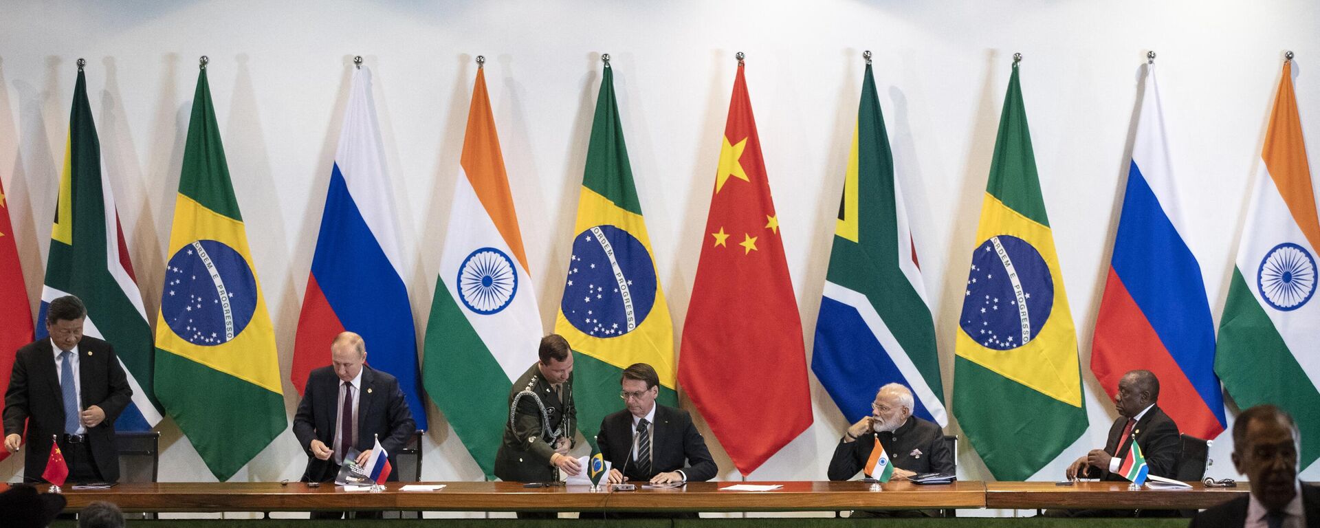 Os líderes do bloco BRICS durante a cúpula em Brasília, em 14 de novembro de 2019 - Sputnik Brasil, 1920, 23.06.2023