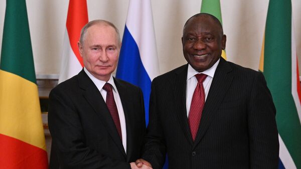 Presidente russo Vladimir Putin e o presidente sul-africano Cyril Ramaphosa durante a reunião, 17 de junho de 2023. - Sputnik Brasil