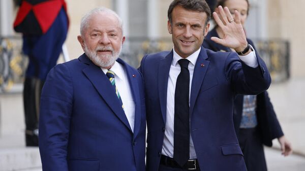 Presidente do Brasil, Luiz Inácio Lula da Silva, e o presidente da França, Emmanuel Macron, após reunião no Palácio do Eliseu, em Paris, 23 de junho de 2023. - Sputnik Brasil