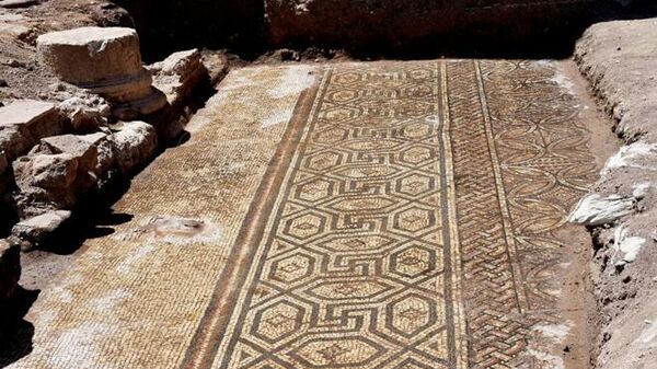 Antigo mosaico bizantino descoberto em al-Rastan, província de Homs, Síria 
 - Sputnik Brasil