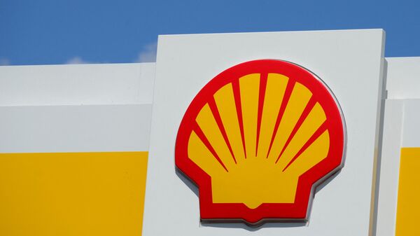 Logotipo da multinacional britânica de petróleo e gás Shell em um posto de gasolina e petróleo em Berlim, Alemanha, 26 de maio de 2022 - Sputnik Brasil