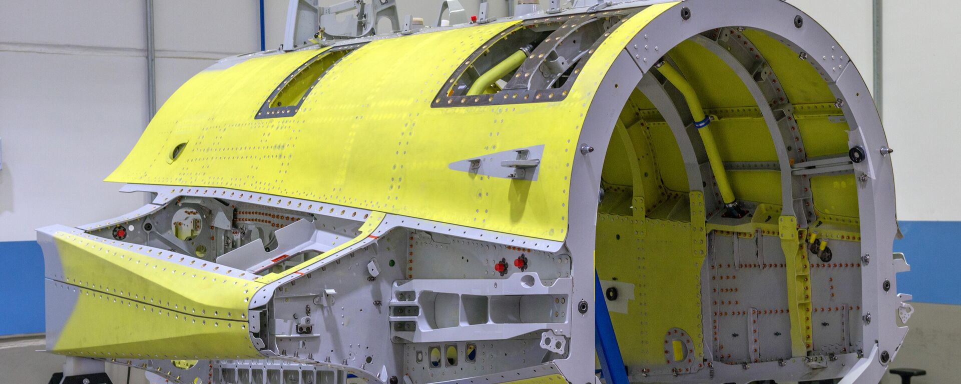 A indústria de defesa sueca SAAB concluiu a montagem da primeira seção de uma fuselagem traseira do caça F-39E Gripen no Brasil - Sputnik Brasil, 1920, 16.02.2025