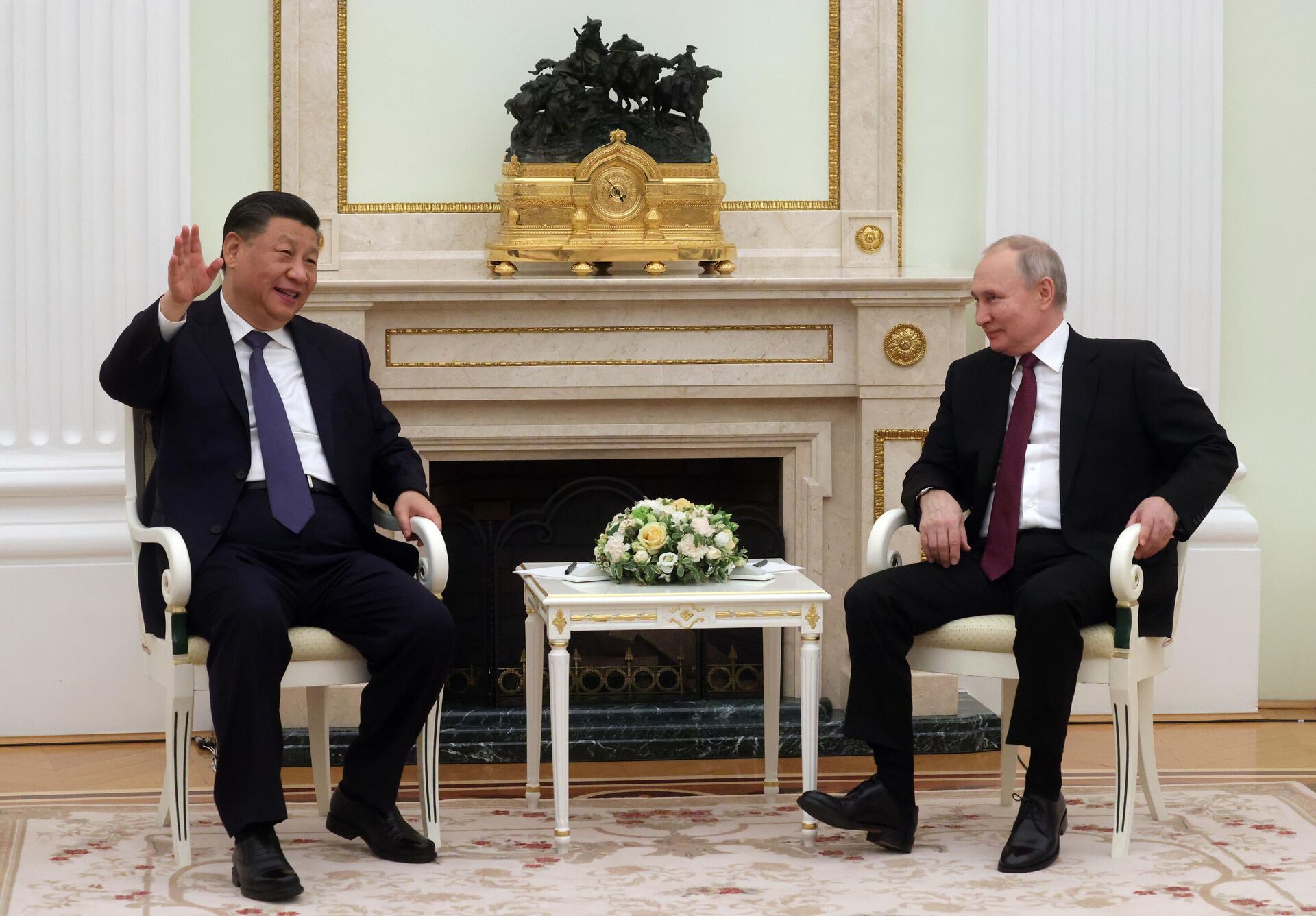 O presidente chinês Xi Jinping e o presidente russo Vladimir Putin participam de uma reunião no Kremlin em Moscou, na Rússia, 23 de março e 2023 - Sputnik Brasil, 1920, 08.02.2024