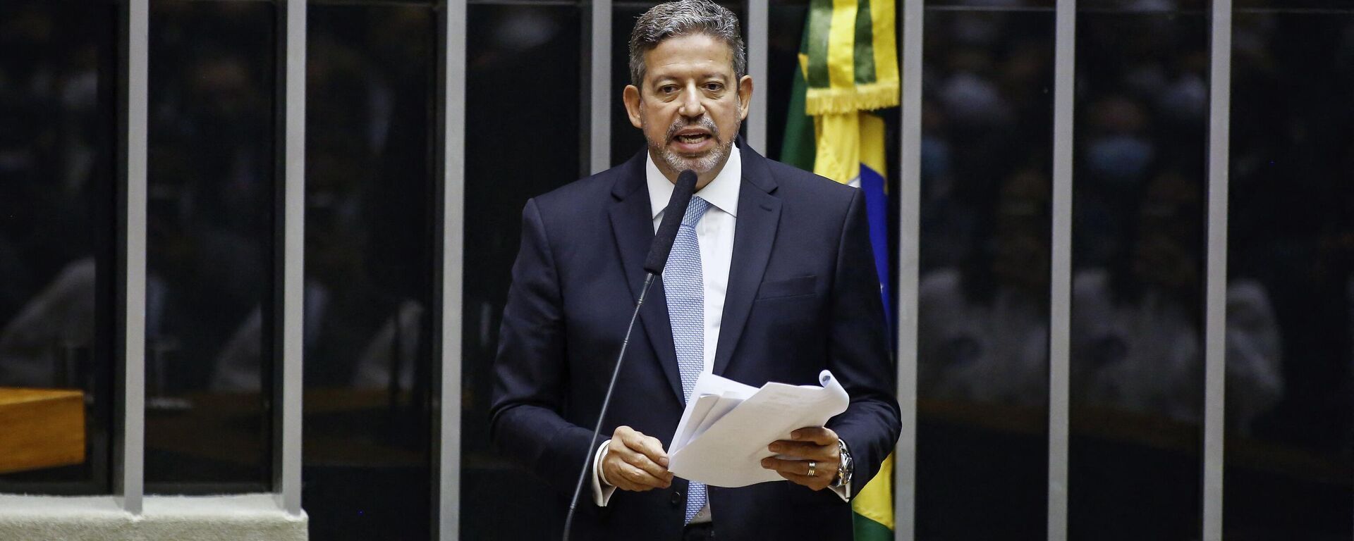 Deputado brasileiro Arthur Lira fala durante sessão plenária para eleger o presidente da Câmara dos Deputados do Brasil em Brasília em 1º de fevereiro de 2021 - Sputnik Brasil, 1920, 08.07.2023