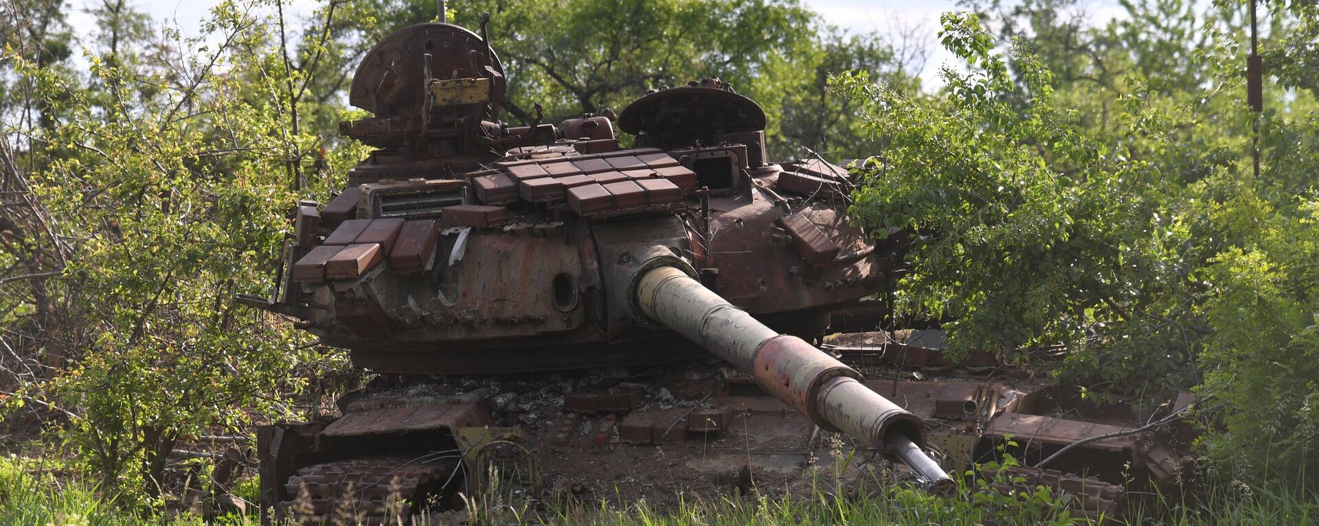 Um tanque destruído das Forças Armadas ucranianas no vilarejo de Troitskoe, República Popular de Lugansk (RPL) - Sputnik Brasil, 1920, 12.12.2024