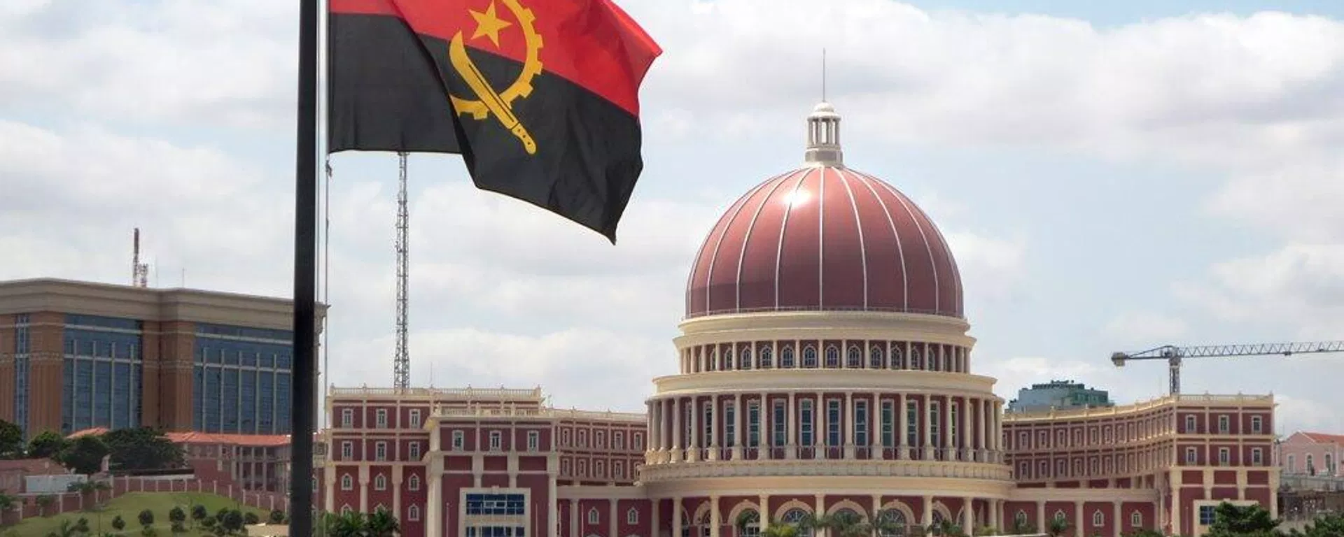 Edifício da Assembleia Nacional em Luanda, Angola Edifício da Assembleia Nacional em Luanda, Angola - Sputnik Brasil, 1920, 11.11.2025