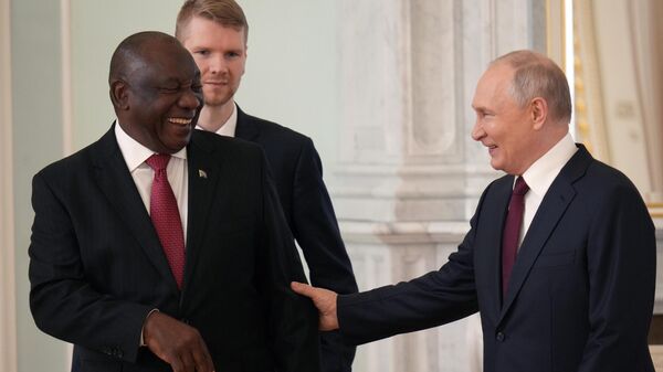 O presidente russo, Vladimir Putin, na reunião com o líder da África do Sul, Cyril Ramaphosa, em São Petersburgo, Rússia, 29 de julho de 2023 - Sputnik Brasil