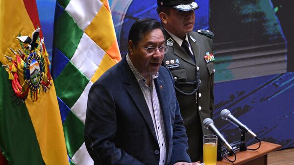 O presidente da Bolívia, Luis Arce, fala durante a cerimônia de assinatura de acordos com o Uranium One Group (U1G), uma subsidiária da russa Rosatom, e o chinês Citic Guoan Group para a industrialização do lítio em La Paz, 29 de junho de 2023 - Sputnik Brasil