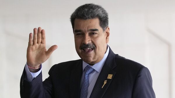 O presidente da Venezuela, Nicolás Maduro, acena ao chegar à Cúpula Sul-Americana, no Palácio Itamaraty, em Brasília. Brasil, 30 de maio de 2023 - Sputnik Brasil
