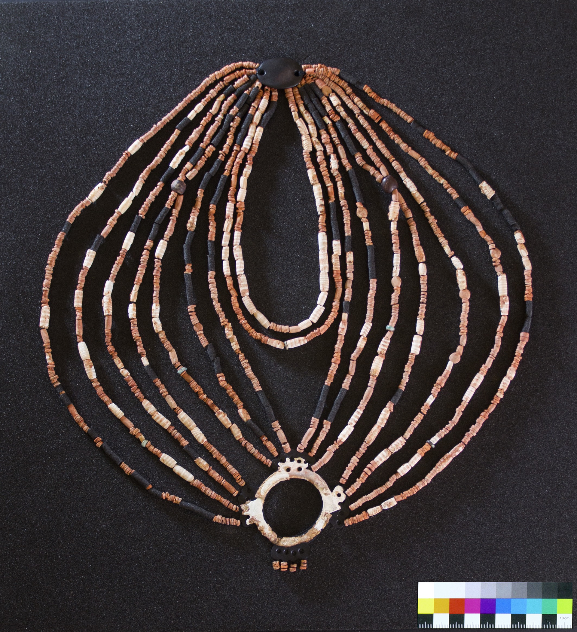 Reconstrução física final do colar, exposto no novo museu de Petra, na Jordânia - Sputnik Brasil, 1920, 03.08.2023