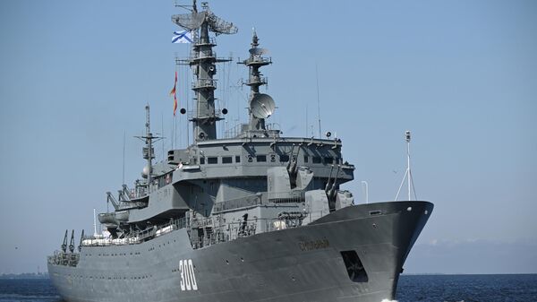 Navio de treinamento Smolny em parada naval principal em homenagem ao Dia da Marinha da Rússia em São Petersburgo, Rússia, foto publicada em 30 de julho de 2023 - Sputnik Brasil