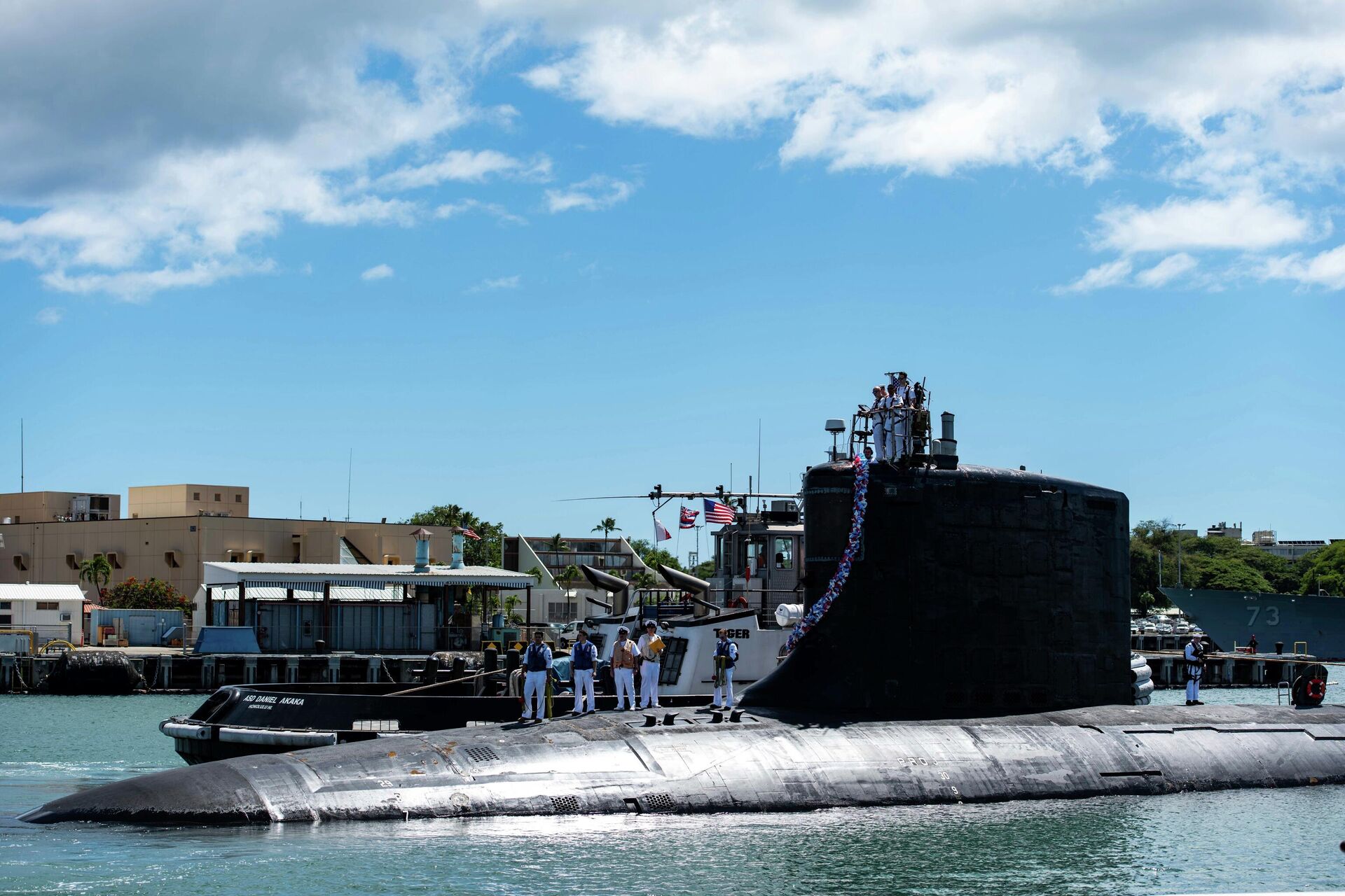 Nesta foto fornecida pela Marinha dos EUA, o submarino de ataque rápido da classe Virginia USS Illinois (SSN 786) retorna para casa na Base Conjunta Pearl Harbor-Hickam de uma implantação na área de responsabilidade da 7ª Frota em 13 de setembro de 2021 - Sputnik Brasil, 1920, 27.11.2024