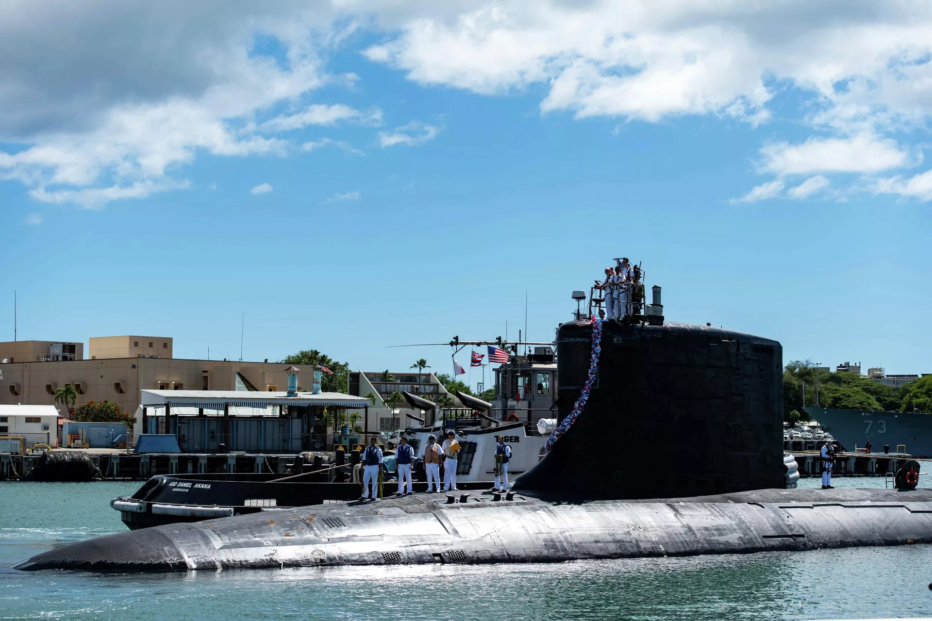 Nesta foto fornecida pela Marinha dos EUA, o submarino de ataque rápido da classe Virginia USS Illinois (SSN 786) retorna para casa na Base Conjunta Pearl Harbor-Hickam de uma implantação na área de responsabilidade da 7ª Frota em 13 de setembro de 2021 - Sputnik Brasil, 1920, 27.11.2024