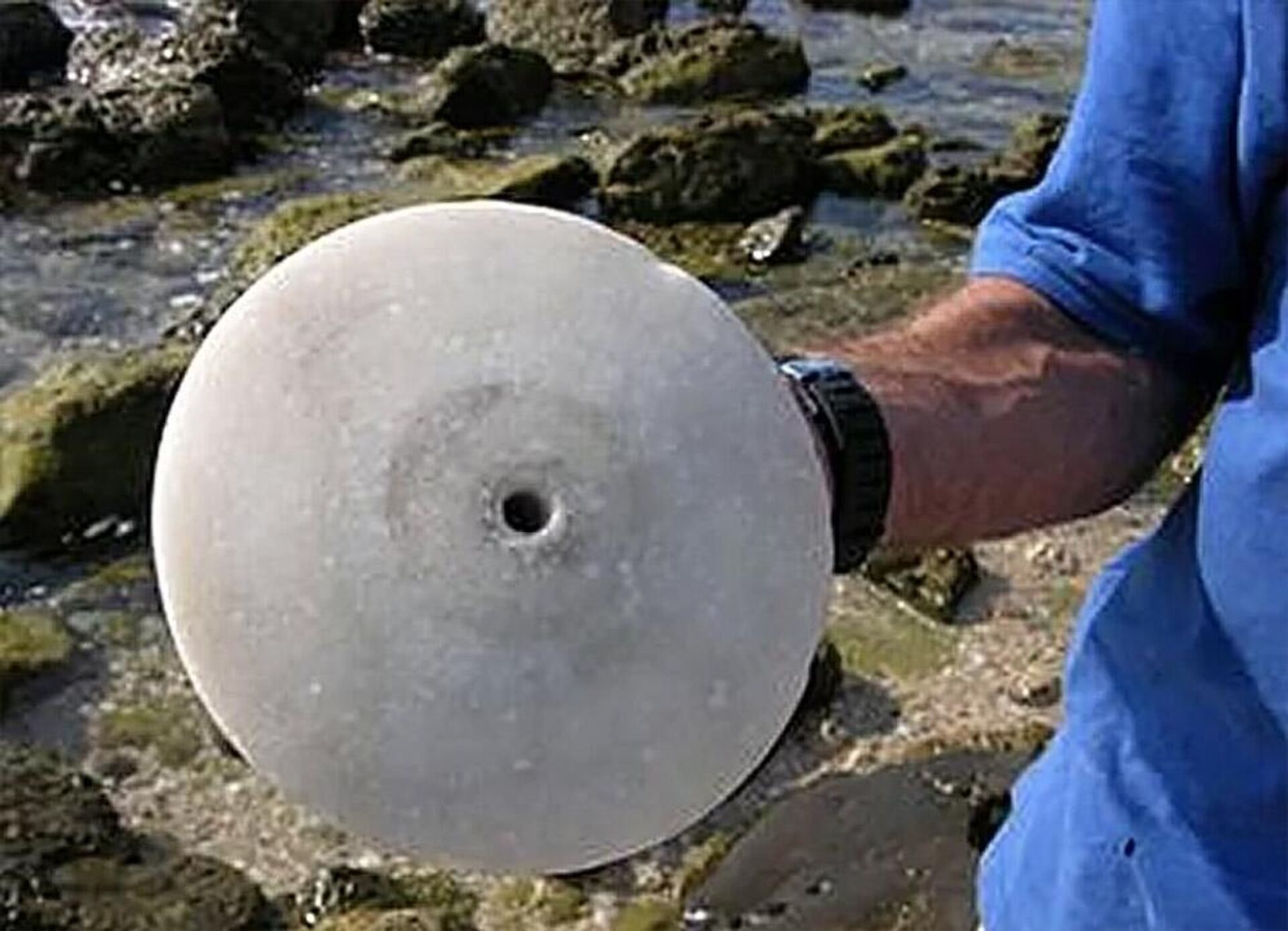 Raro disco de mármore de 2.500 anos para proteção de navios antigos é descoberto em Israel  - Sputnik Brasil, 1920, 08.08.2023