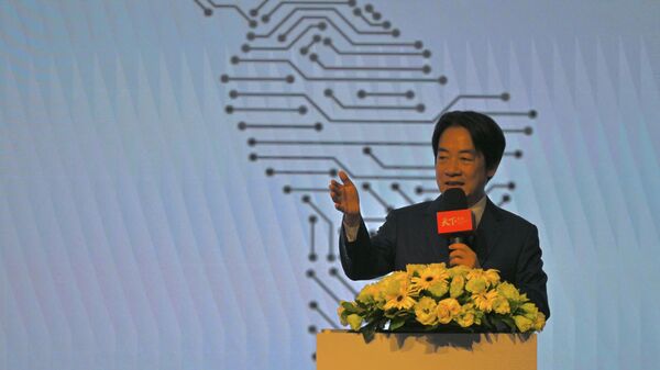 O vice-presidente de Taiwan, William Lai, fala durante o CW Semiconductor Forum em Taipé em 16 de março de 2023. - Sputnik Brasil