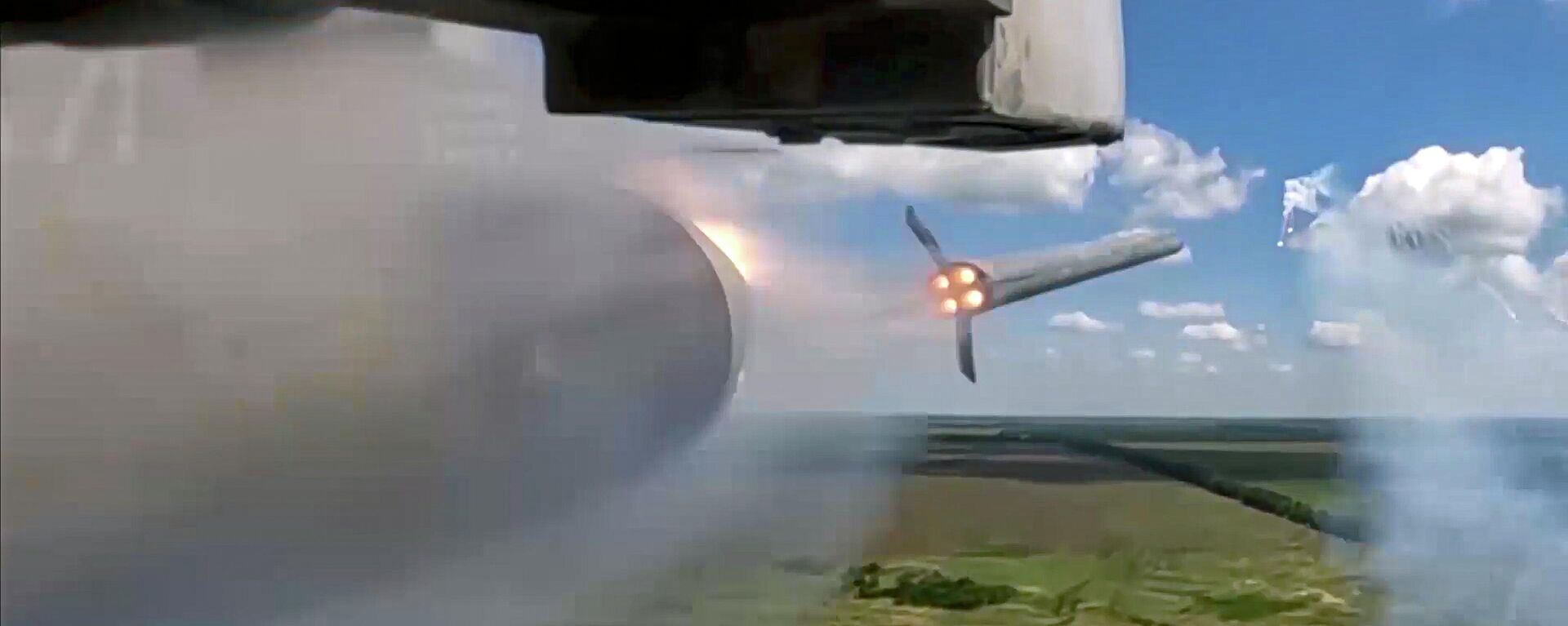 Caça da Força Aérea da Rússia disparando foguetes durante operação militar especial na Ucrânia, em 13 de julho de 2023 - Sputnik Brasil, 1920, 20.09.2023