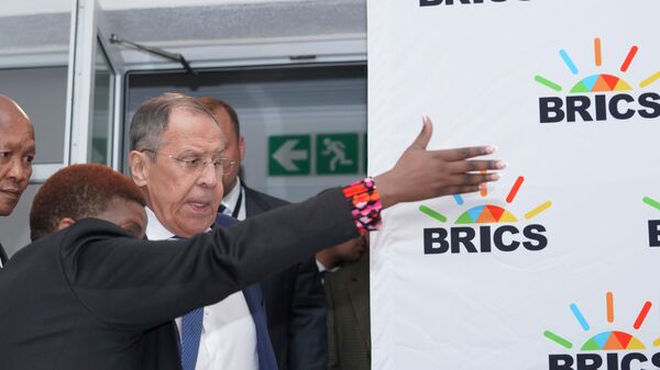 Sergei Lavrov, ministro das Relações Exteriores da Rússia, em reunião com seus colegas do BRICS na Cidade do Cabo, África do Sul, na 1º de junho de 2023 - Sputnik Brasil