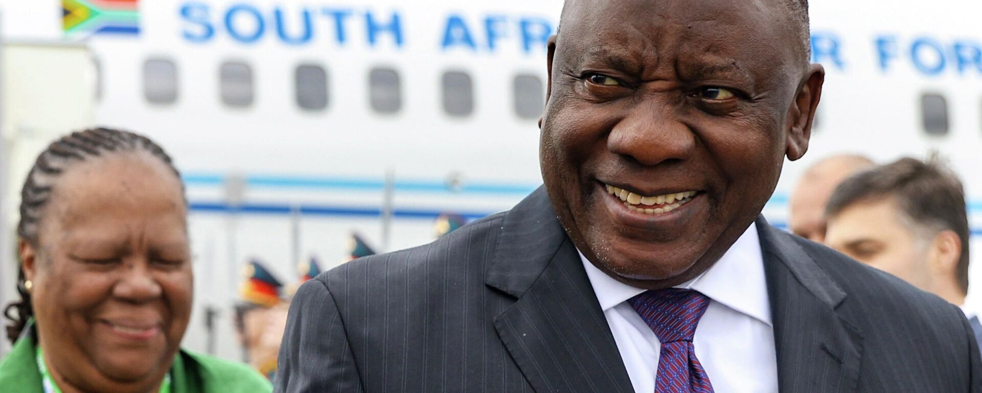 O presidente da África do Sul, Cyril Ramaphosa, chega ao Aeroporto Internacional de Pulkovo para participar da Cúpula Rússia-África em São Petersburgo, Rússia, 26 de julho de 2023 - Sputnik Brasil, 1920, 20.08.2023