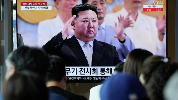 Kim Jong-un participa de desfile militar para marcar o 70º aniversário do armistício que interrompeu as hostilidades na Guerra da Coreia. Pyongyang, 28 de julho de 2023 - Sputnik Brasil