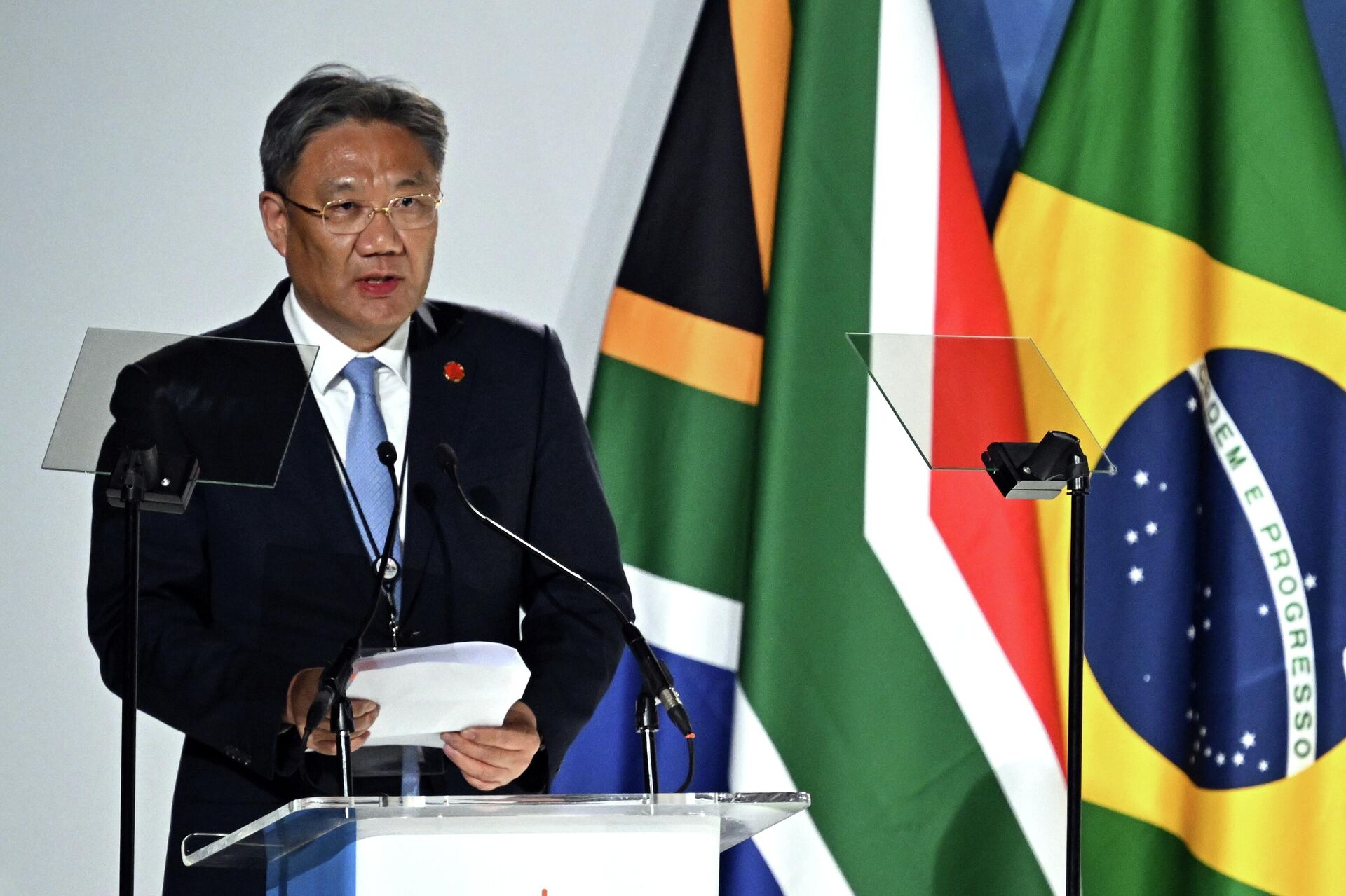 O Ministro do Comércio chinês, Wang Wentao, discursa na 15ª Cúpula do BRICS em Joanesburgo, África do Sul, 22 de agosto de 2023 - Sputnik Brasil, 1920, 22.08.2023