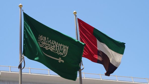 Bandeira da Arábia Saudita e dos Emirados Árabes Unidos - Sputnik Brasil