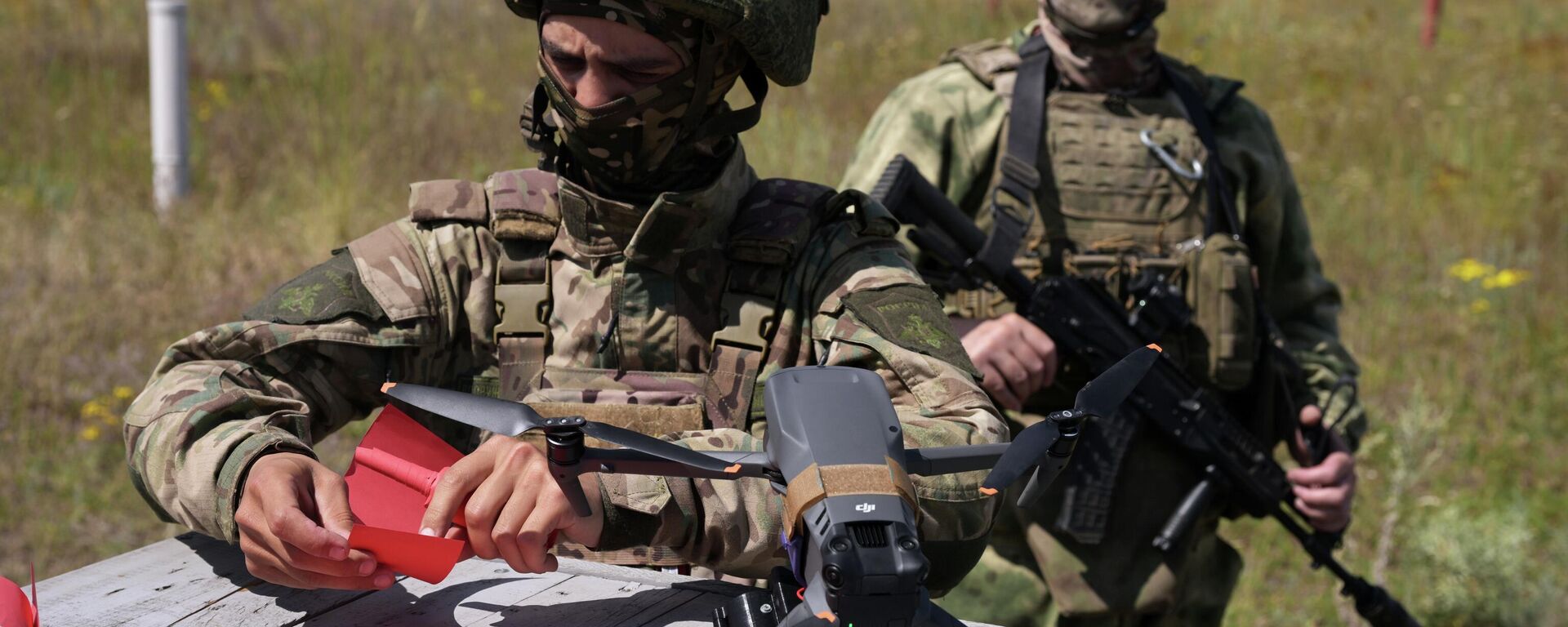 Militares das Forças Armadas da Rússia são treinados como operadores de drones na área da operação militar especial, foto publicada em 22 de julho de 2023 - Sputnik Brasil, 1920, 25.08.2023