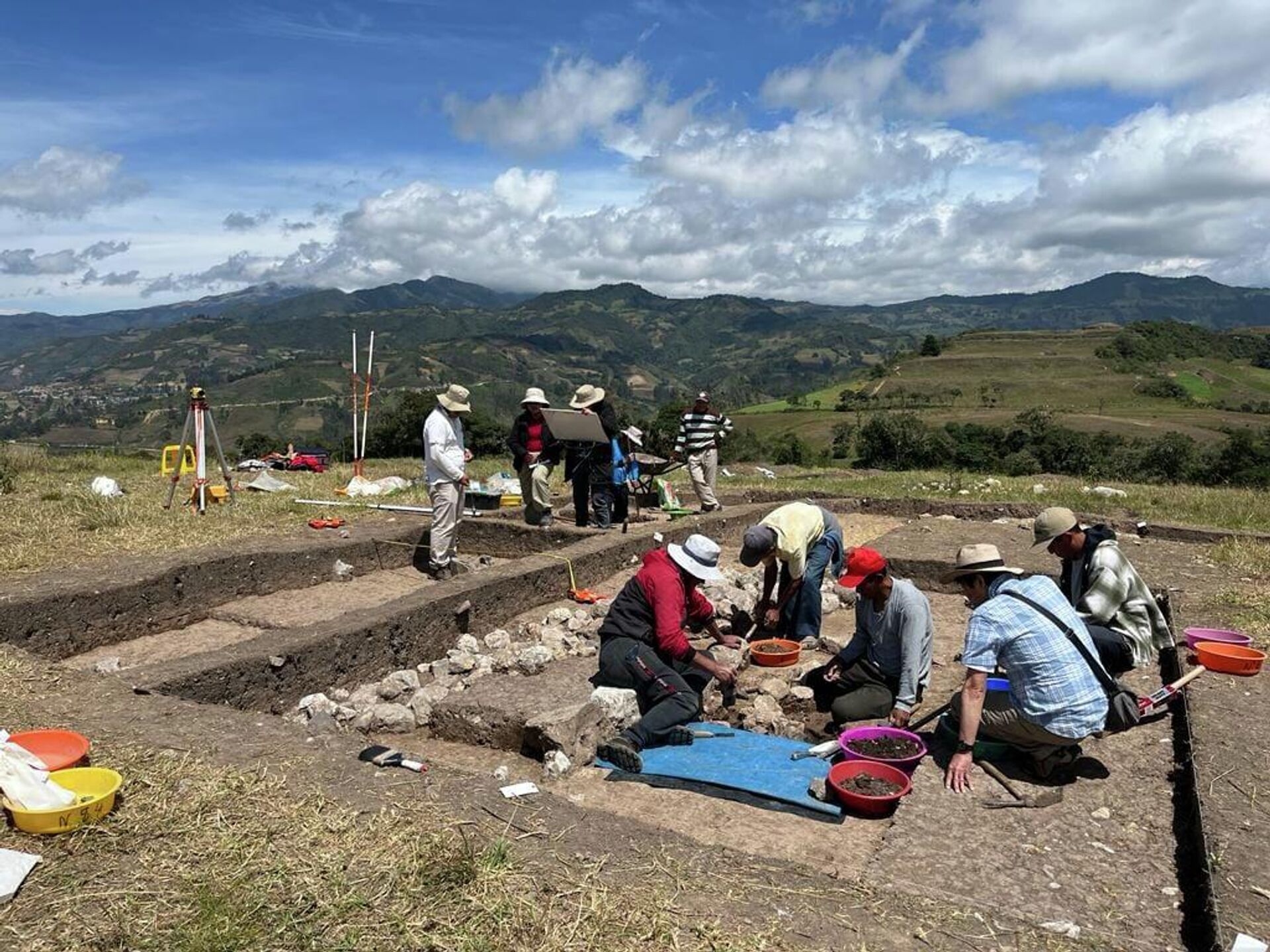 Uma tumba de 1.000 a.C., que teria pertencido a um dos primeiros líderes religiosos do antigo Peru, acaba de ser descoberta - Sputnik Brasil, 1920, 27.08.2023