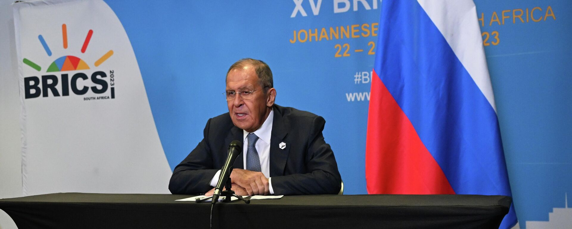 Sergei Lavrov, ministro das Relações Exteriores da Rússia, participa de coletiva de imprensa no final da 15ª Cúpula do BRICS em Joanesburgo, África do Sul, 24 de agosto de 2023 - Sputnik Brasil, 1920, 27.08.2023