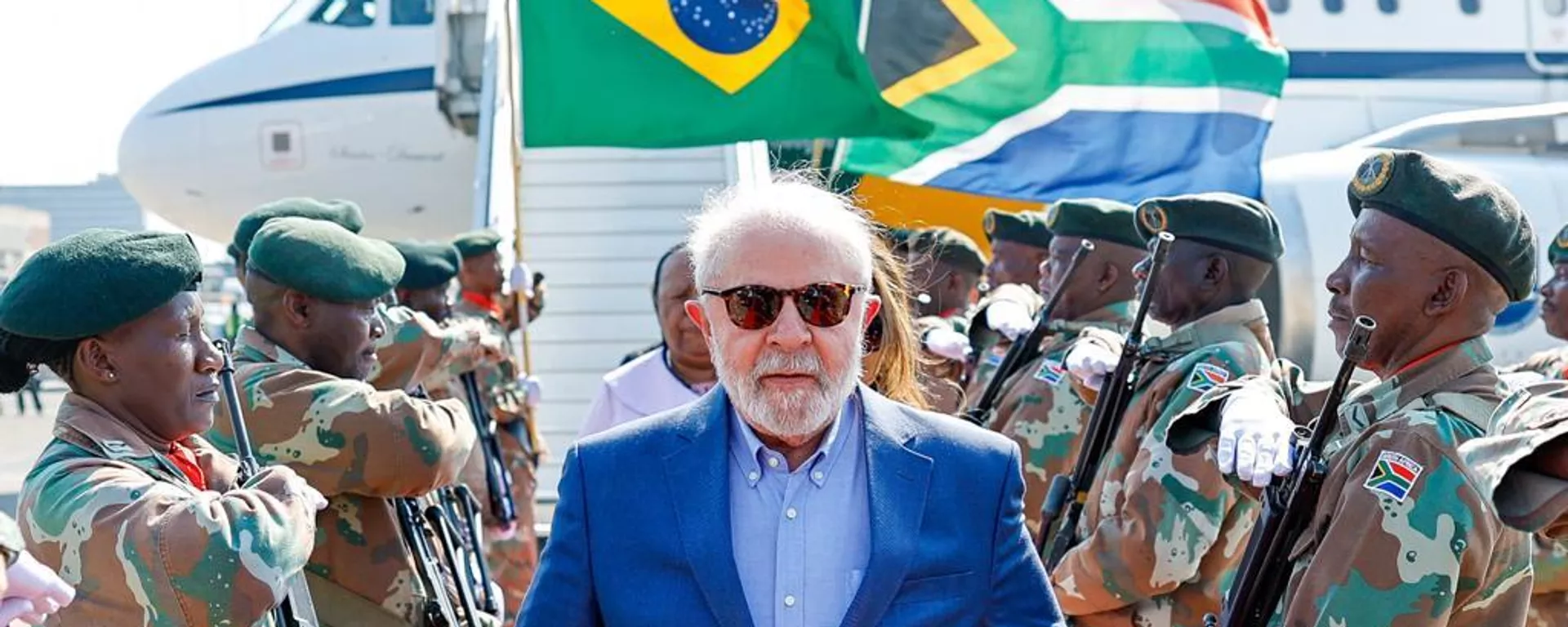 Presidente do Brasil, Luiz Inácio Lula da Silva desembarca em Joanesburgo, África do Sul, em 21 de agosto de 2023 - Sputnik Brasil, 1920, 18.07.2024