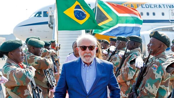 Presidente do Brasil, Luiz Inácio Lula da Silva desembarca em Joanesburgo, África do Sul, 21 de agosto de 2023 - Sputnik Brasil