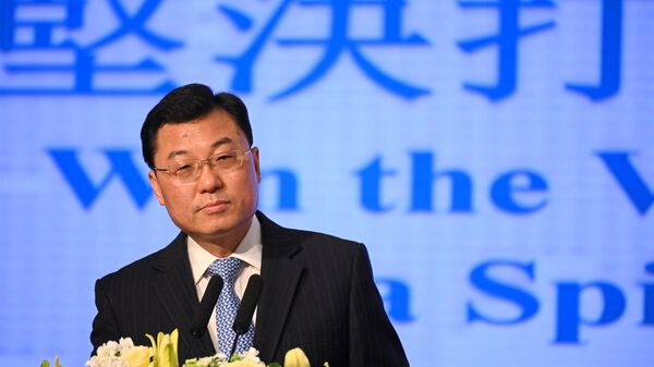 O Comissário do Gabinete do Comissário do Ministério dos Negócios Estrangeiros da China na RAEHK, Xie Feng, discursa numa conferência de imprensa em Hong Kong, em 7 de fevereiro de 2020 - Sputnik Brasil