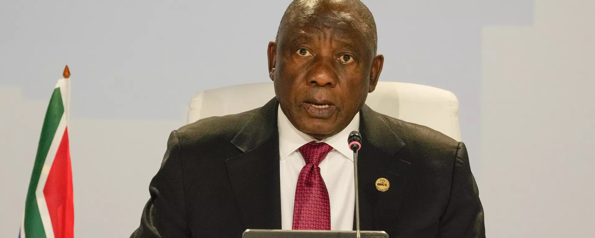 Cyril Ramaphosa, presidente da África do Sul, faz declaração da 15ª Cúpula do BRICS em Joanesburgo, África do Sul, 24 de agosto de 2023 - Sputnik Brasil, 1920, 13.02.2025