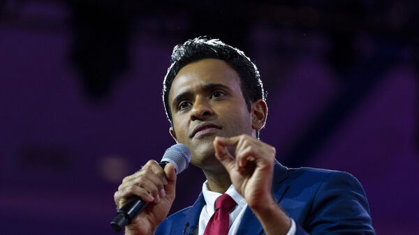 Vivek Ramaswamy discursa em uma conferência de políticos conservadores no National Harbor, em Oxon Hill, Maryland. EUA, 3 março de 2023 - Sputnik Brasil