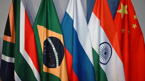 Objetivo real das sanções dos EUA contra a Rússia é barrar avanço do BRICS, defende especialista