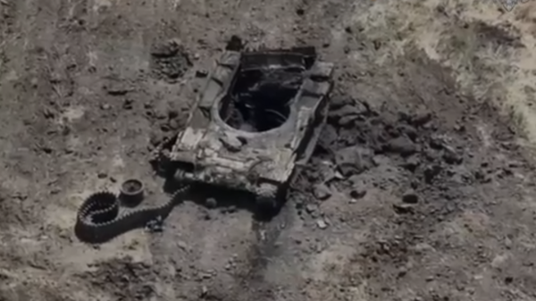 Captura de tela do vídeo do Ministério da Defesa da Rússia mostrando um tanque ucraniano destruído por ataques russos durante a tentativa de contraofensiva de Kiev - Sputnik Brasil