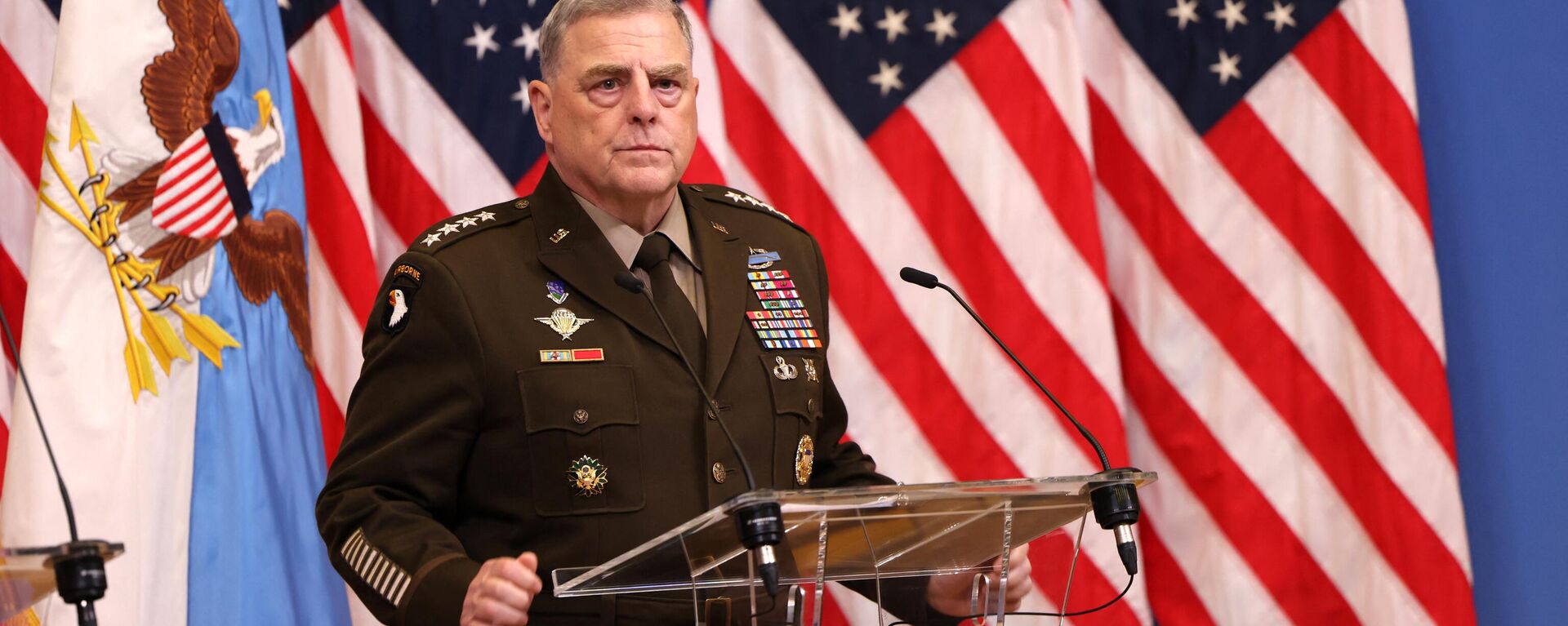 General Mark Milley, presidente do Estado-Maior Conjunto dos EUA, durante entrevista coletiva com Lloyd Austin, secretário de Defesa dos EUA (fora da foto), na sede da OTAN em Bruxelas, Bélgica, 15 de junho de 2023 - Sputnik Brasil, 1920, 10.09.2023