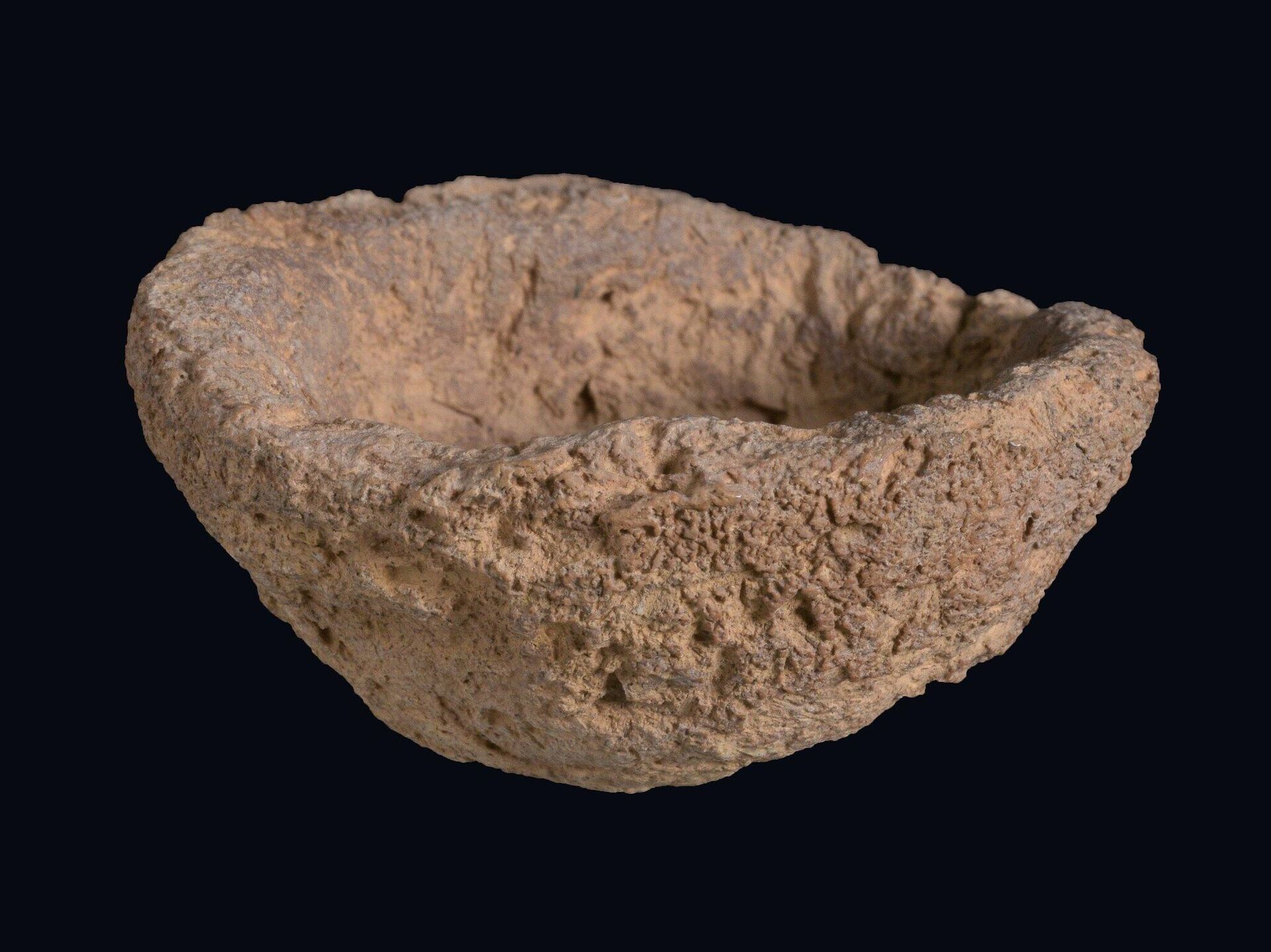 Pesquisadores israelenses examinaram antigos artefatos descobertos em 1990, revelando que foram usados para rituais mágicos há 400 anos - Sputnik Brasil, 1920, 12.09.2023