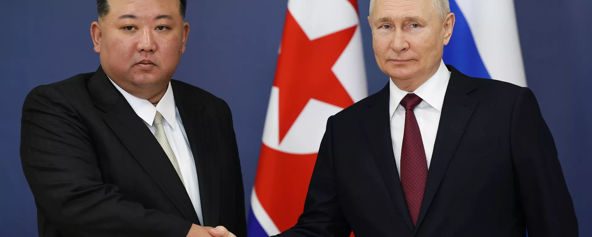 O presidente russo, Vladimir Putin e o líder norte-coreano Kim Jong-um manterem conversações bilaterais na cidade de Vostochny na manhã desta quarta-feira (13) - Sputnik Brasil, 1920, 10.05.2025